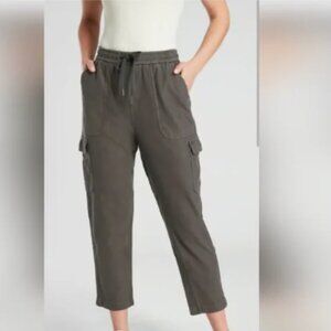 Athleta Farallon Cargo Crop Pants - size 16